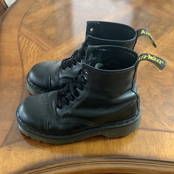 *SOLD* Vintage Rare Made in England Dr Martens Platform Boots Size 9M Size 10W - Picture 2 of 8